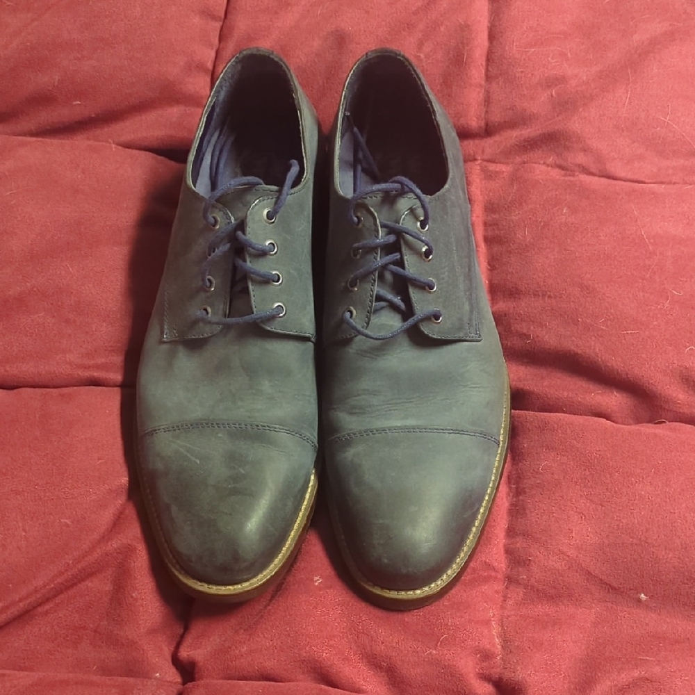 Black Oxford Shoes with Closed Lacing and Rubber Soles